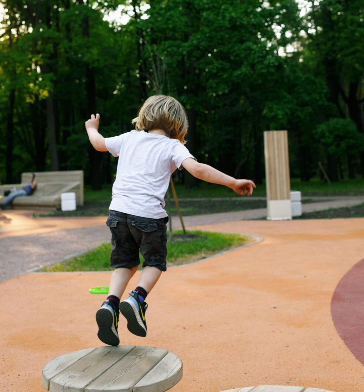 Kinder lieben die Kneipp-Säule Bewegung