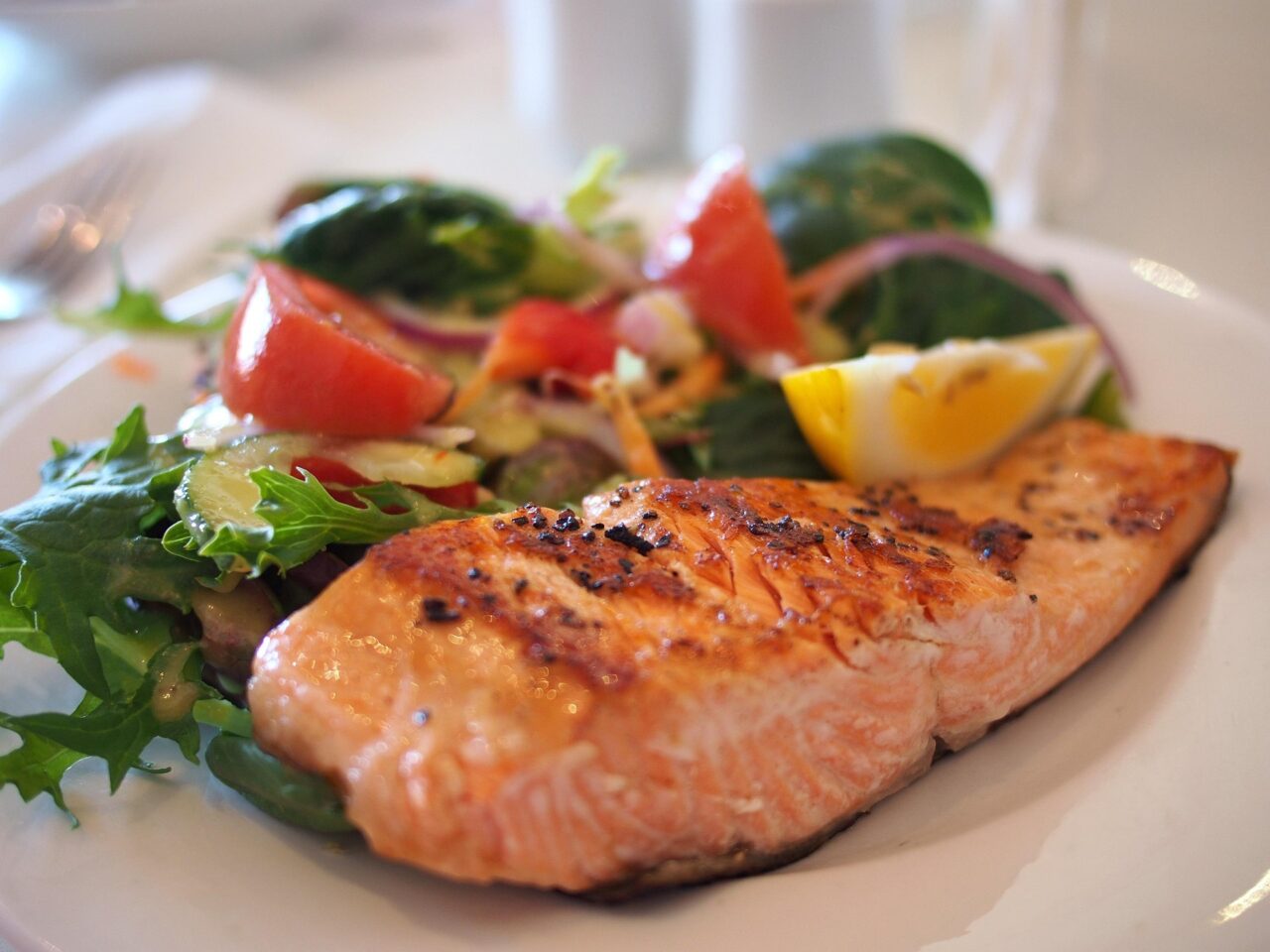 Jede Mahlzeit sollte aus Eiweiß (Fisch, Fleisch etc.) und Gemüse bestehen.