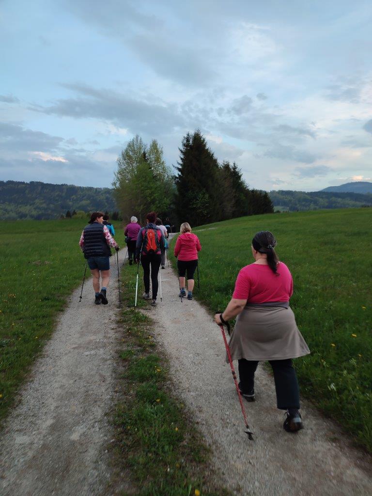 Fit in den Frühling mit Nordic Walking!