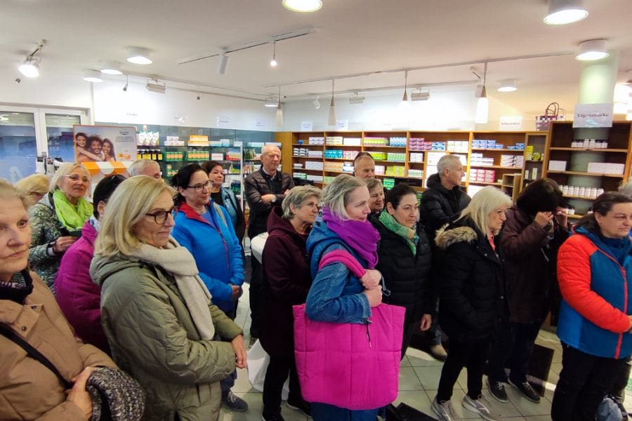 „Dem Apotheker über d’Schulter gschaut“